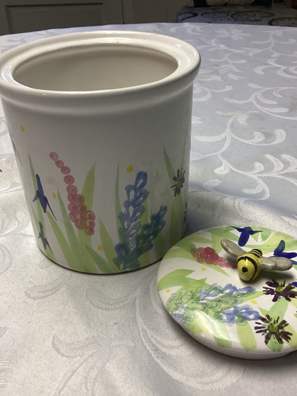 BRIGGS POTTERY BEE TOP CANNISTER SMALL ONE. SEE PICTURES